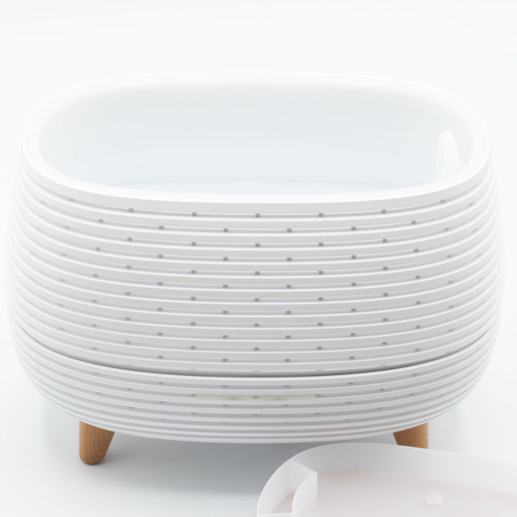 Futuristic Ribbed Aroma Diffuser with Colour-Changing Light